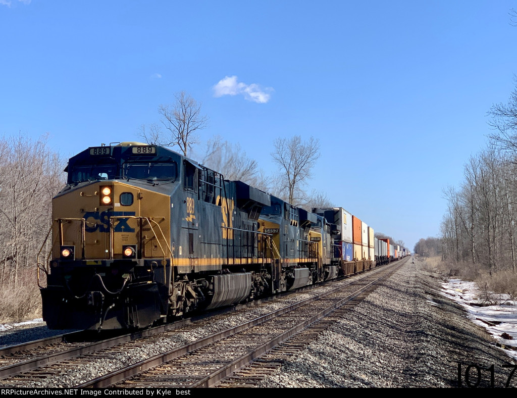 CSX 889 on I017